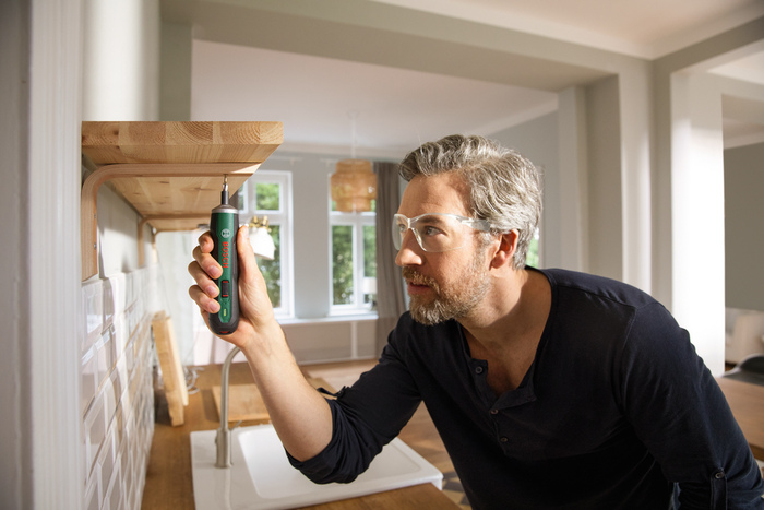 Bosch PushDrive akku skruemaskine m/bits